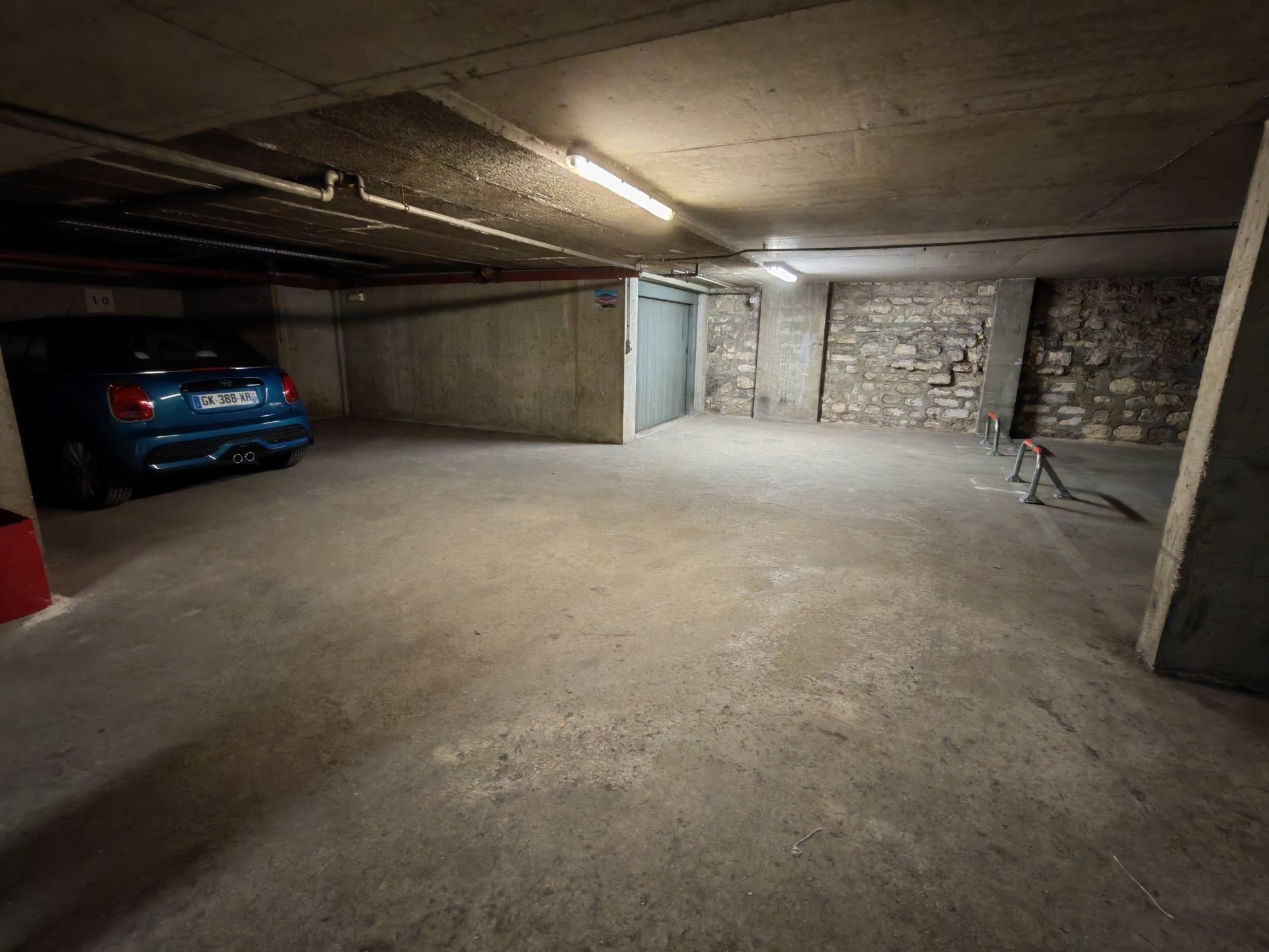 Vente Box 32&nbsp;m² Paris 10