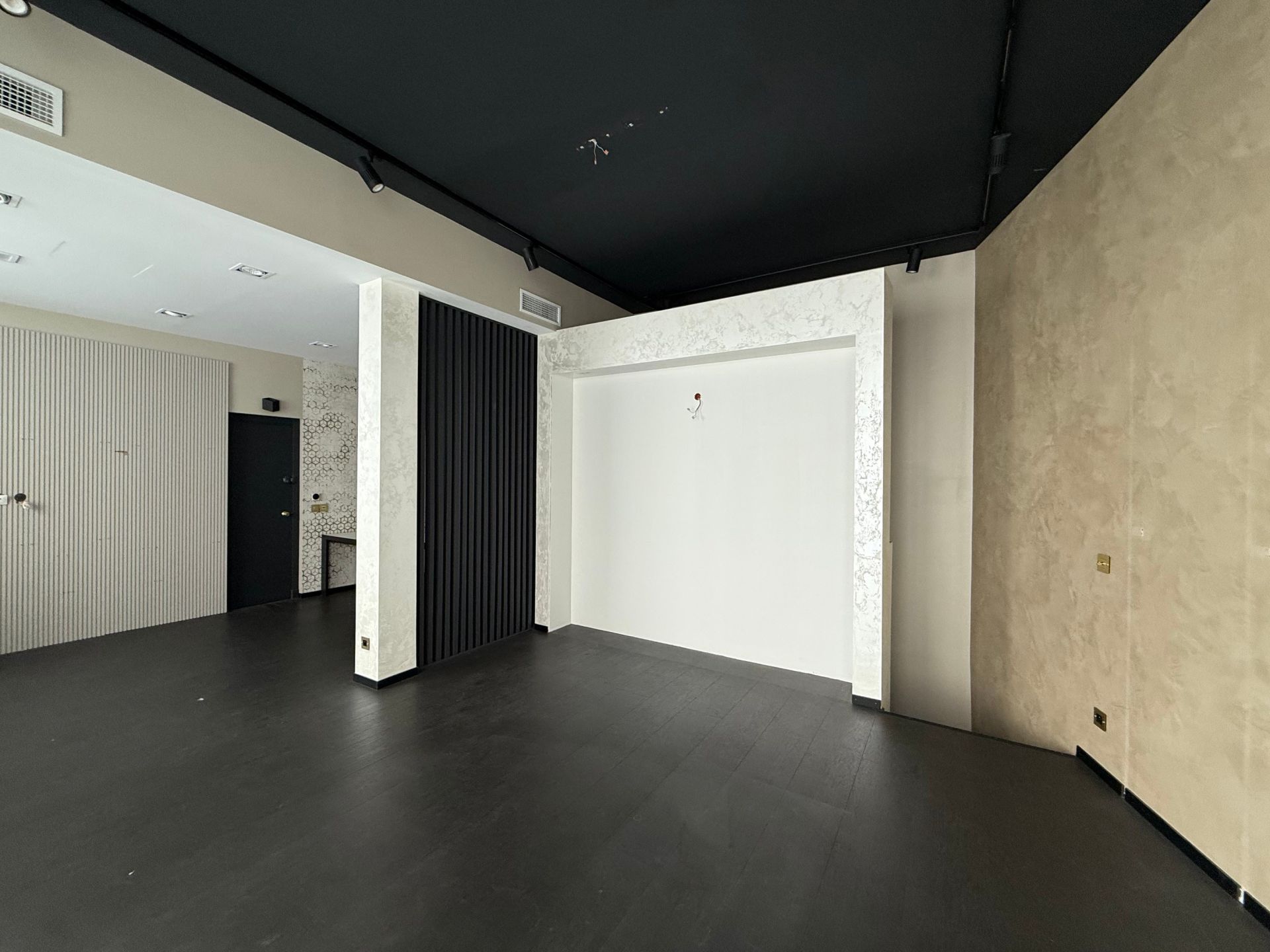 Location Commerce 102&nbsp;m² Paris 8