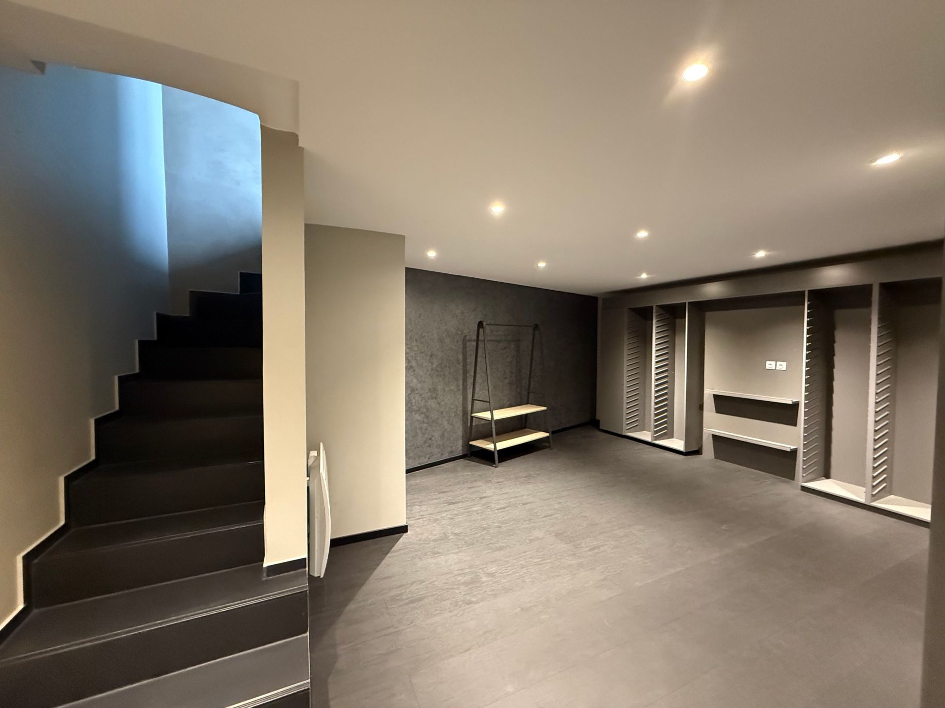 Location Commerce 102&nbsp;m² Paris 8