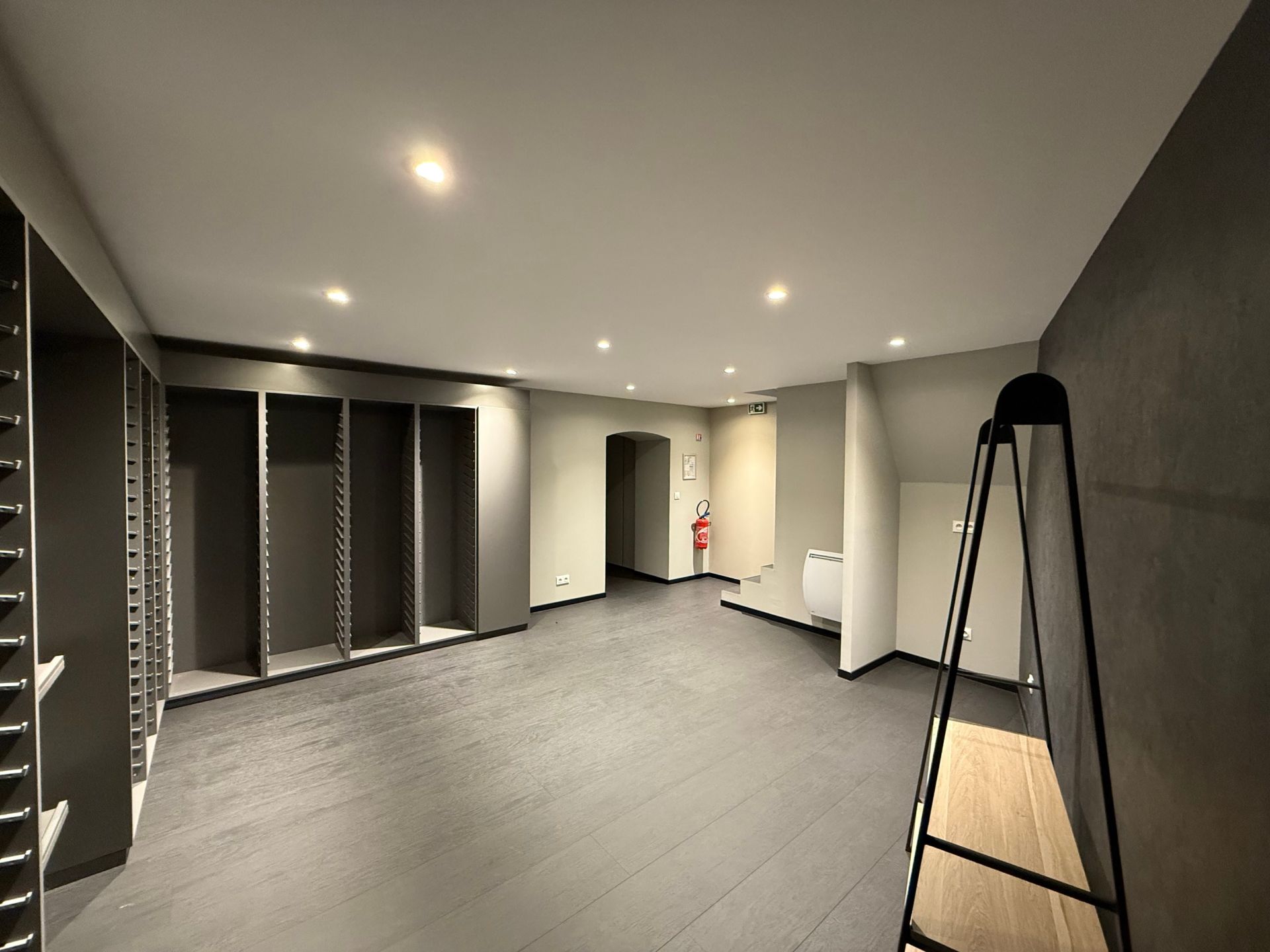 Location Commerce 102&nbsp;m² Paris 8
