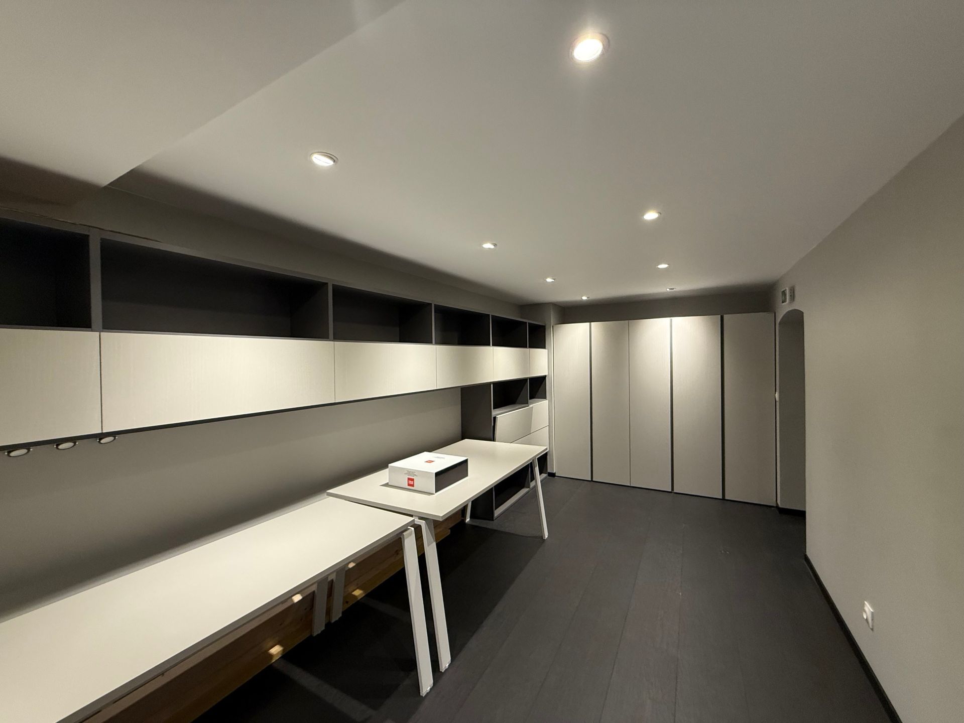 Location Commerce 102&nbsp;m² Paris 8