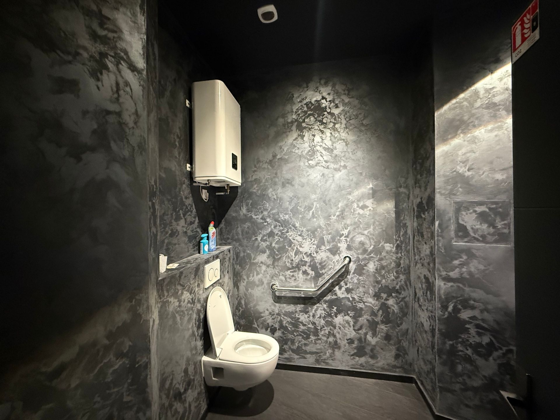 Location Commerce 102&nbsp;m² Paris 8
