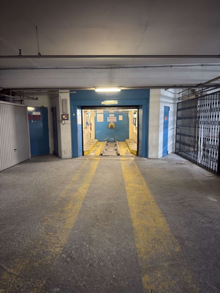 parking intérieur en vente sur PARIS (75016)