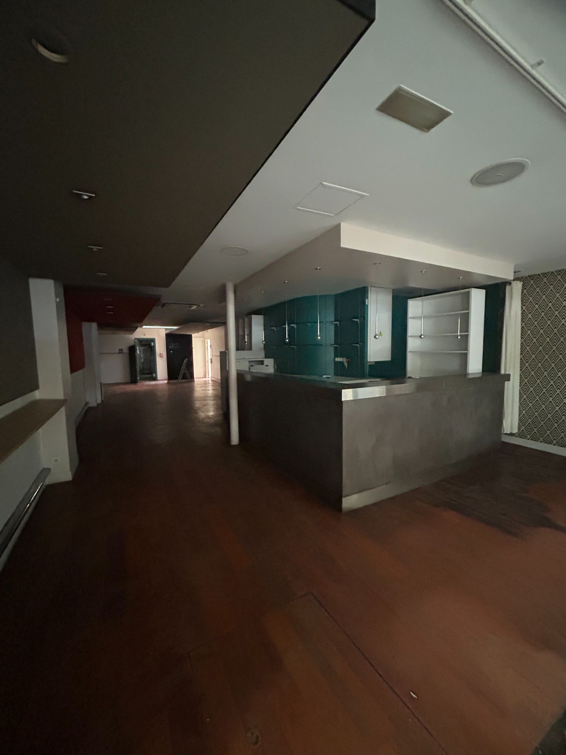 Location Commerce 180.5&nbsp;m² Paris 18