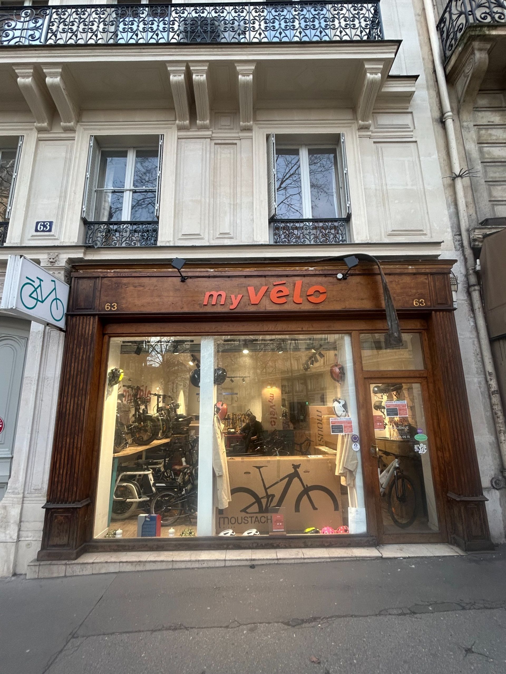 Location Commerce 67.32&nbsp;m² Paris 8