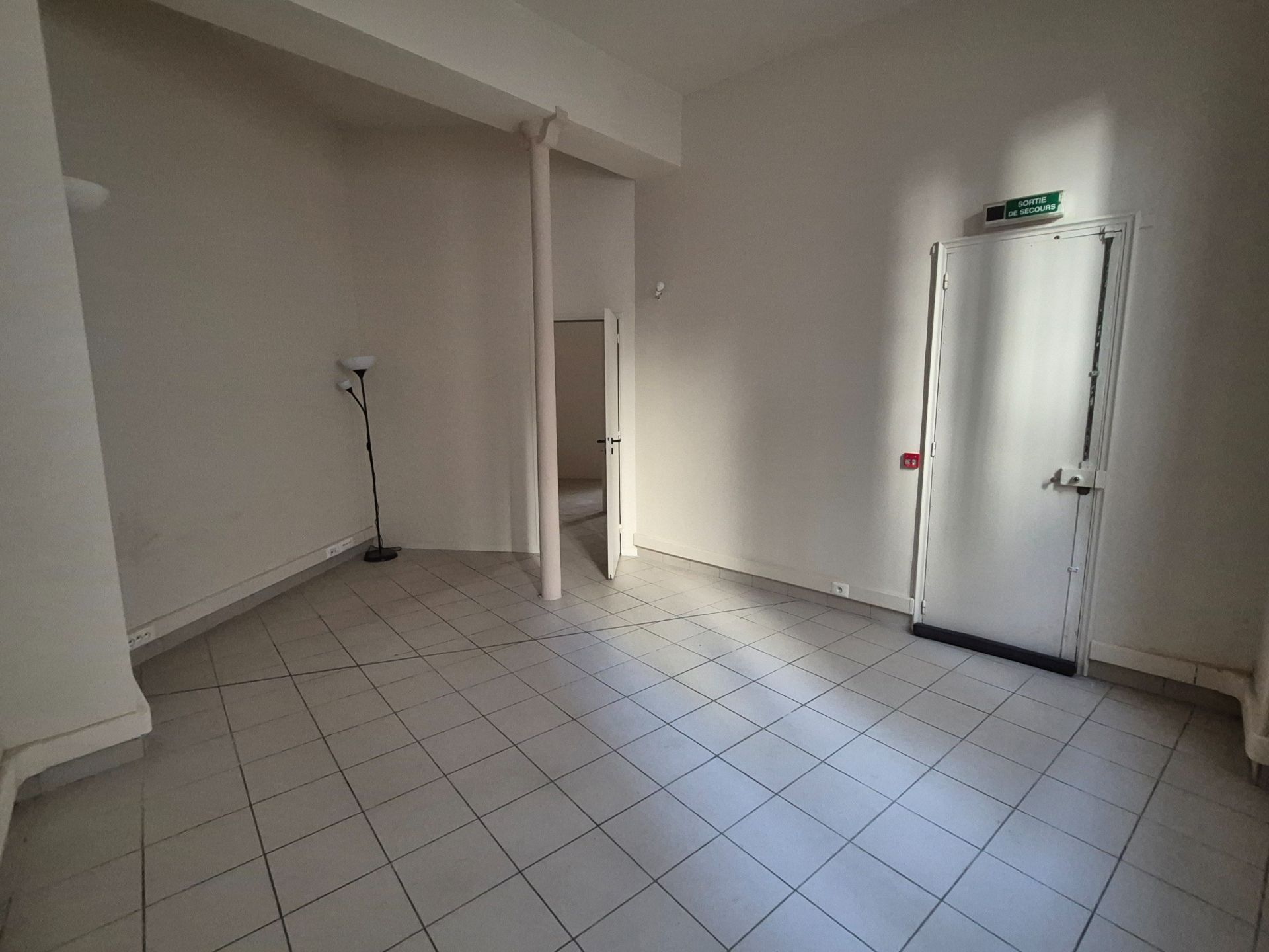 Location Commerce 106.07&nbsp;m² Paris 12