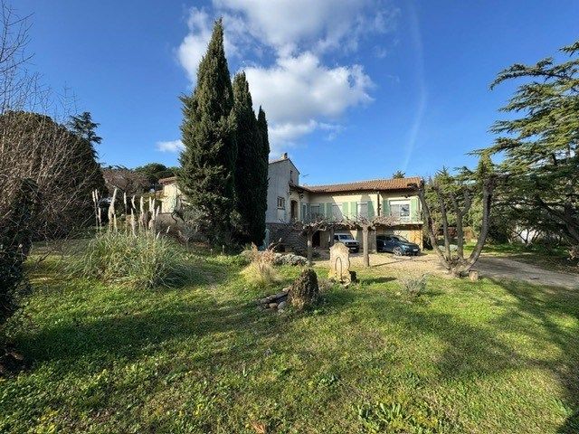 Vente Maison 11&nbsp;Pièces 550&nbsp;m² Saint-Martin-de-Crau