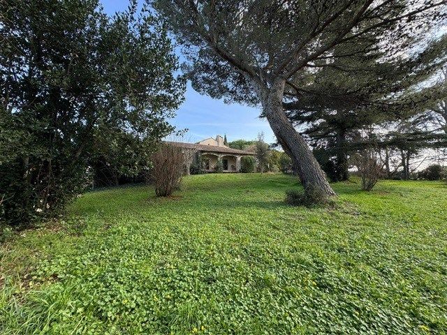 Vente Maison 11&nbsp;Pièces 550&nbsp;m² Saint-Martin-de-Crau