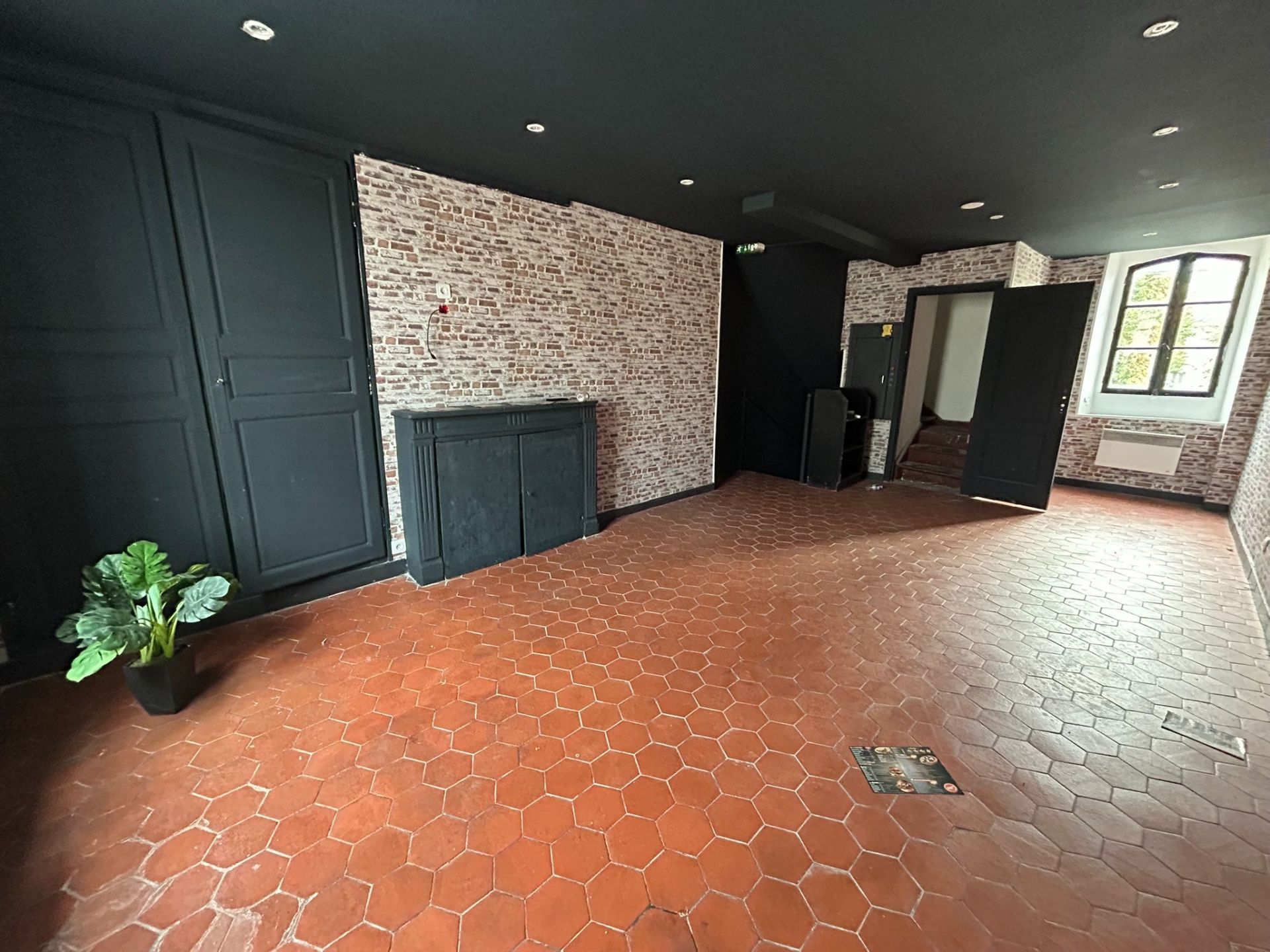 Vente Commerce 112.37&nbsp;m² Versailles