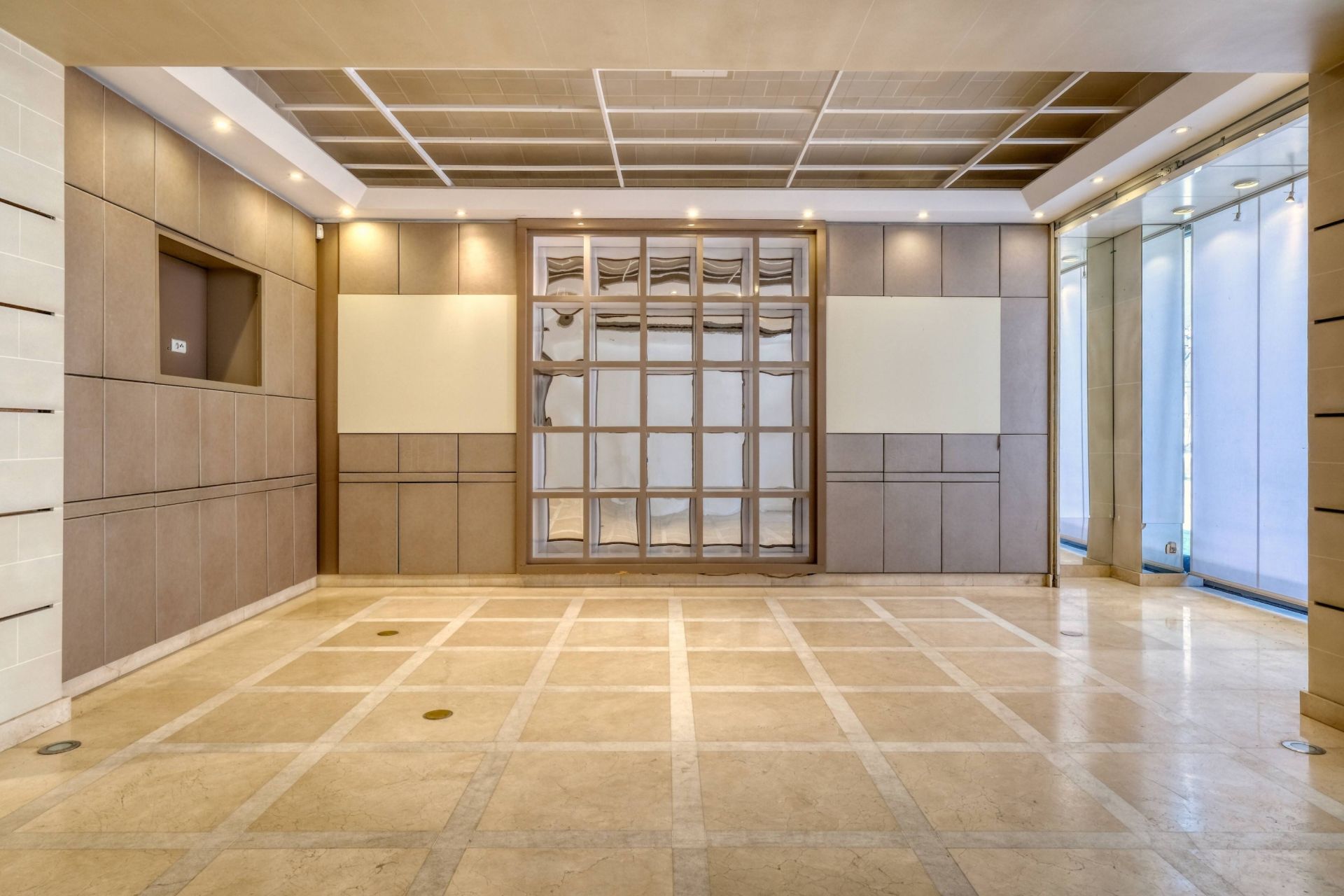 Location Commerce 118&nbsp;m² Paris 8