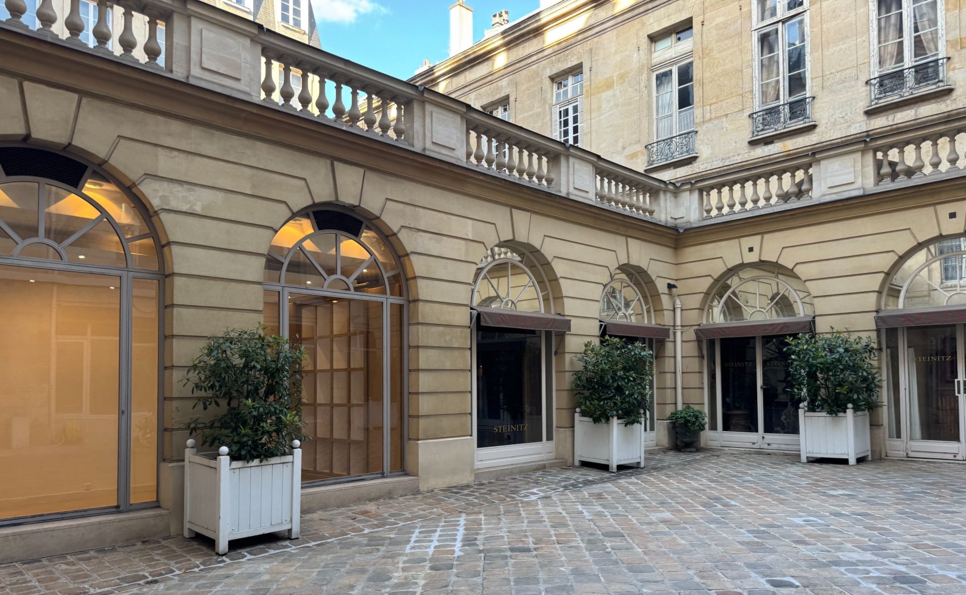 Location Commerce 118&nbsp;m² Paris 8