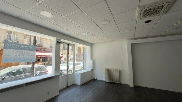 Location Commerce 151&nbsp;m² Paris 17