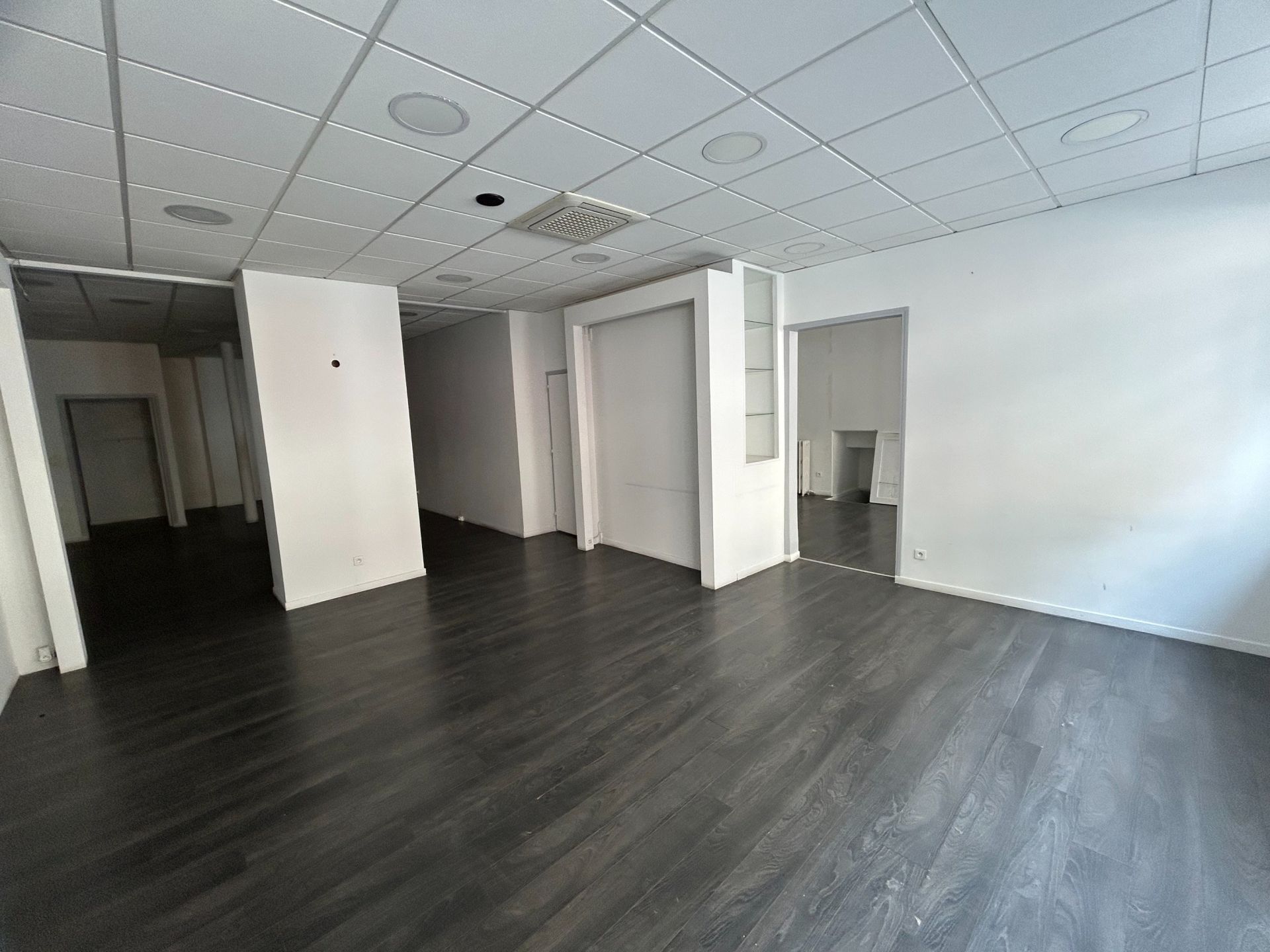 Location Commerce 151&nbsp;m² Paris 17