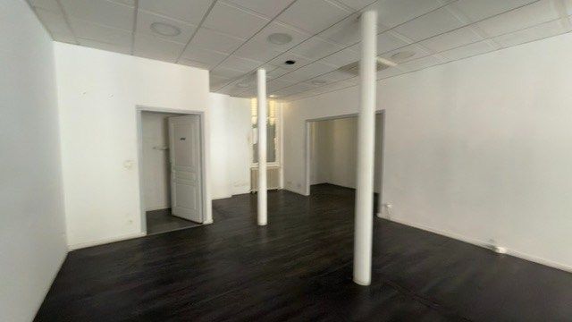 Location Commerce 151&nbsp;m² Paris 17