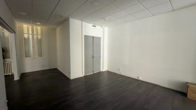 Location Commerce 151&nbsp;m² Paris 17