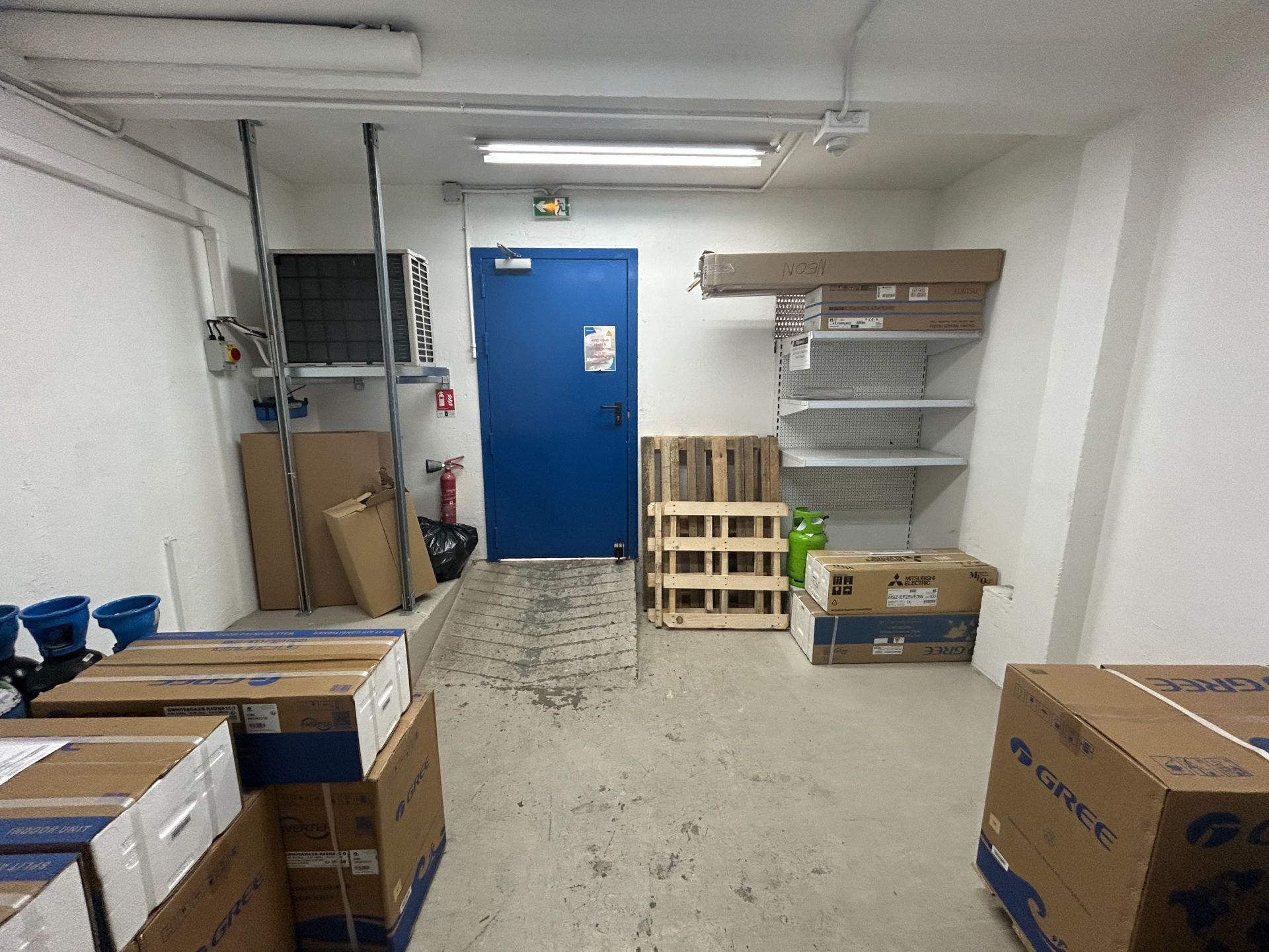 Location Commerce 141&nbsp;m² Paris 20