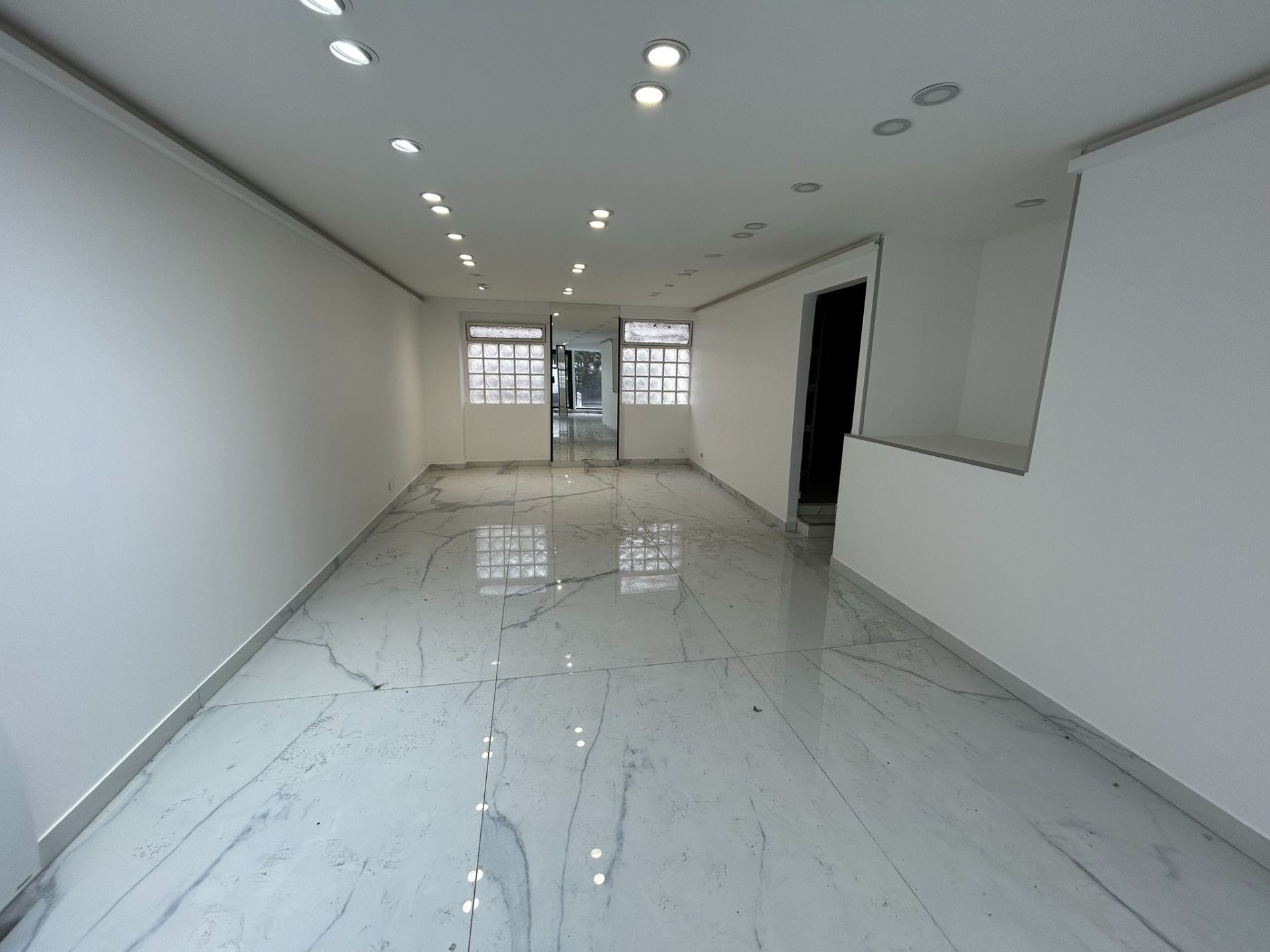 Location Commerce 119&nbsp;m² Paris 20