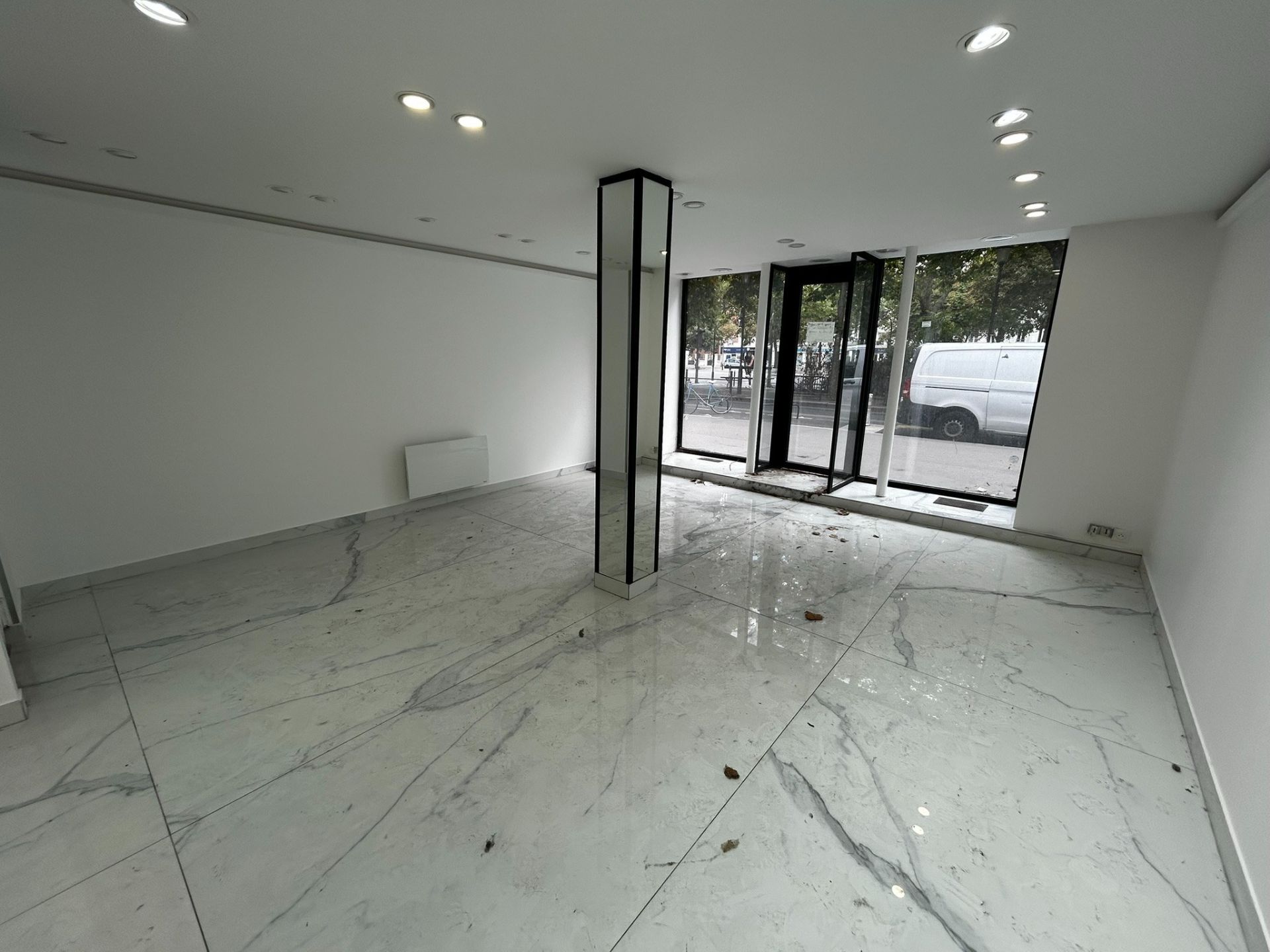 Location Commerce 119&nbsp;m² Paris 20