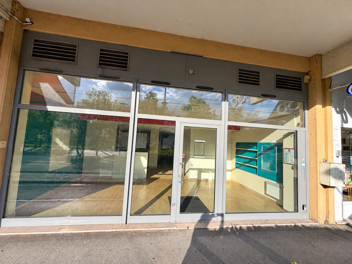 Location Commerce 146.2&nbsp;m² Maisons-Alfort