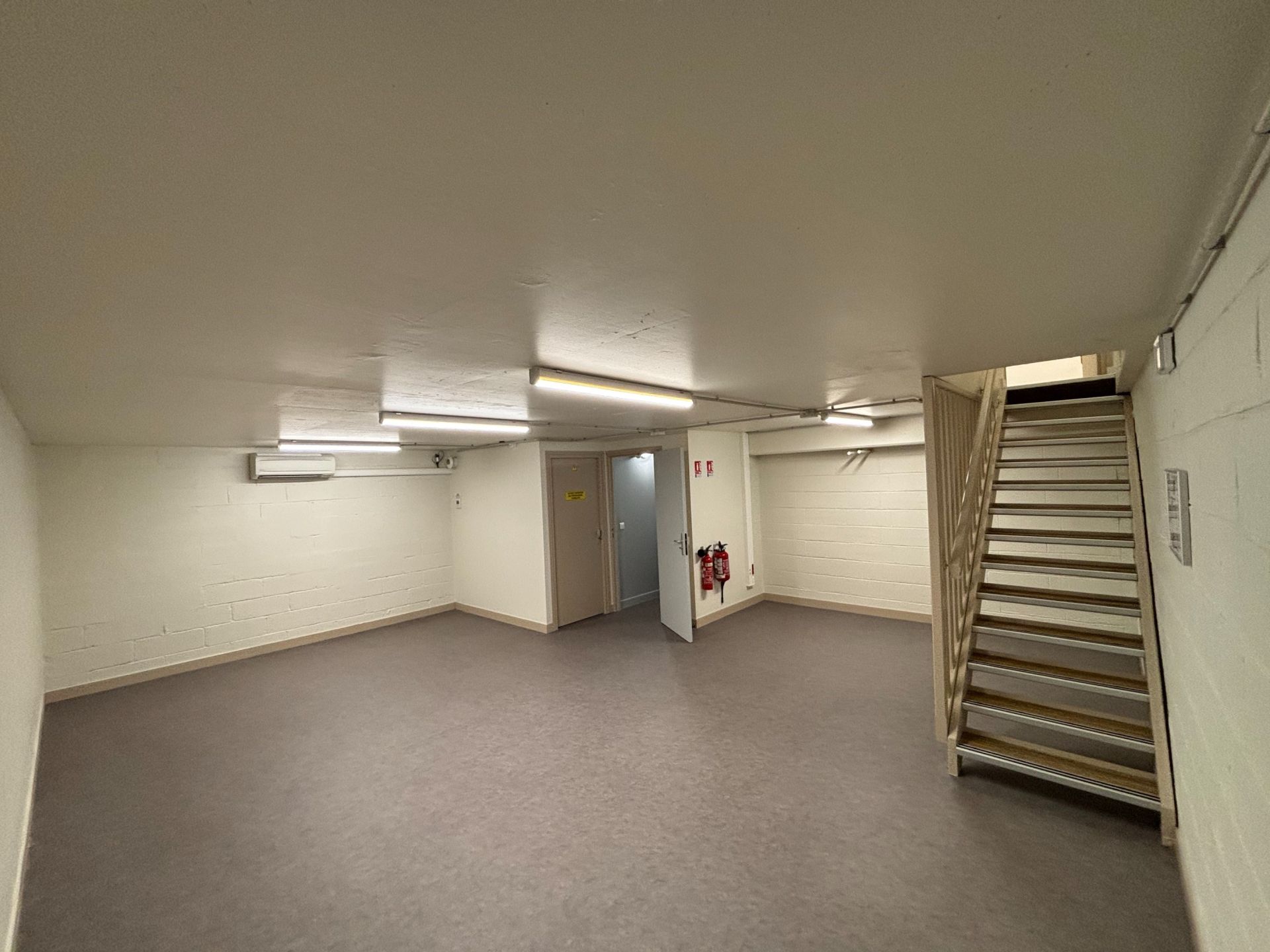 Location Commerce 146.2&nbsp;m² Maisons-Alfort
