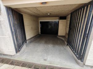 box en vente sur PARIS (75010)