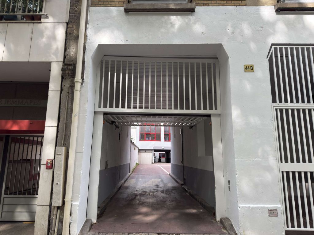 parking intérieur en vente sur PARIS (75010) - Plus de details