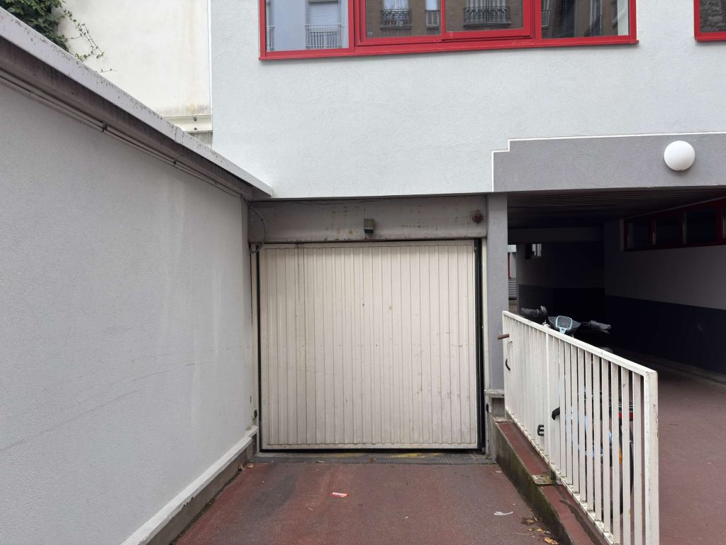 parking intérieur en location sur PARIS (75010) - Plus de details